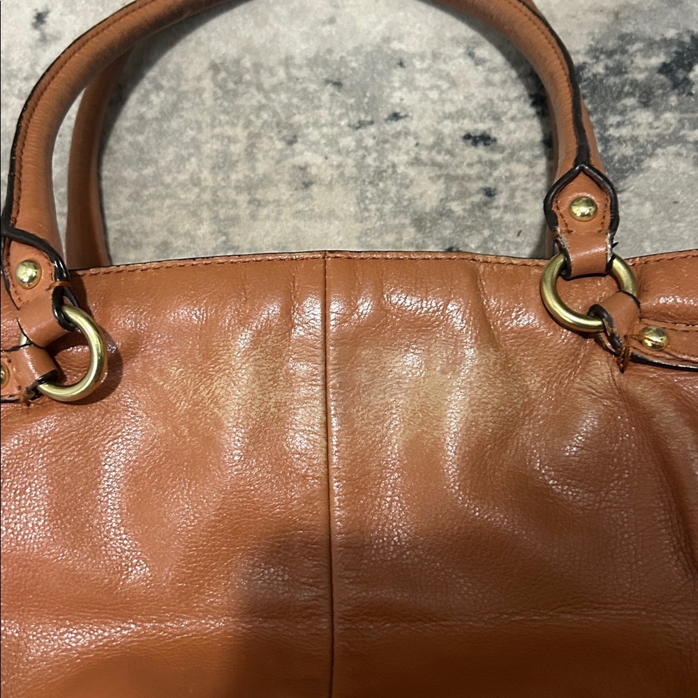 Coach Tan Pebbled Leather Shoulder Bag Gold Hardware
15x11
Straps 19
Needs Love - Picture 6 of 7